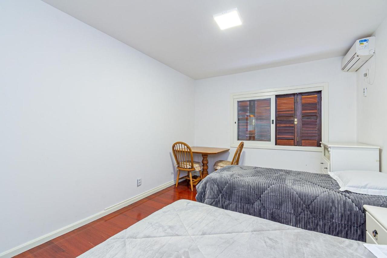 Amplo Apartamento Ao Lado Da Rua Coberta Gramado Exteriör bild