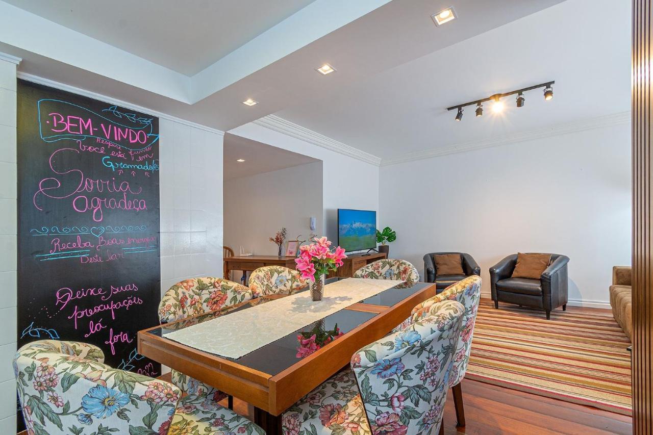 Amplo Apartamento Ao Lado Da Rua Coberta Gramado Exteriör bild