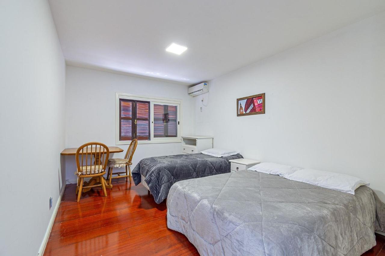 Amplo Apartamento Ao Lado Da Rua Coberta Gramado Exteriör bild